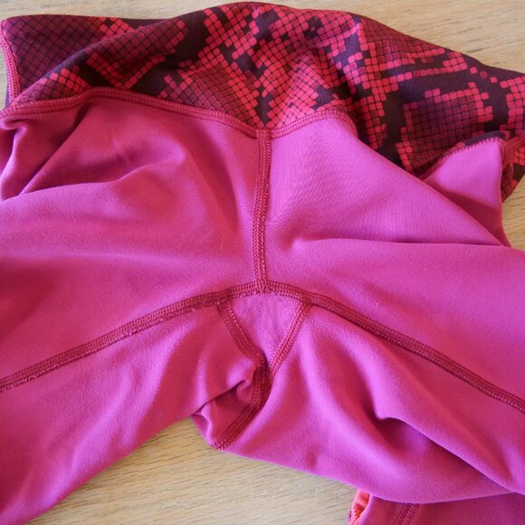 Lululemon snake print waistband leggings (Size 4, berry/orange) - Picture 3 of 6